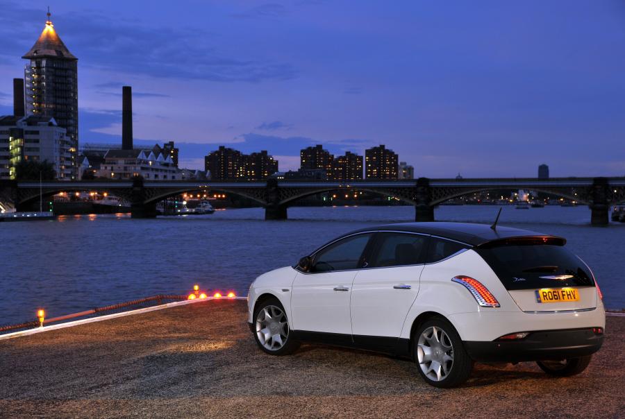  Chrysler Delta 2011 года  (фото 51 из 69)
